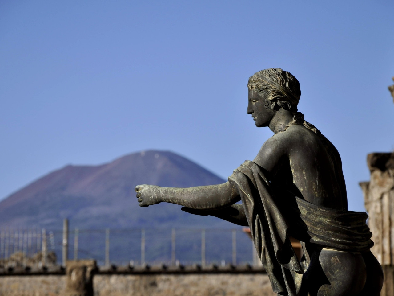 Tour Pompei - Ercolano - Vesuvio dal porto di Salerno - Statua di Tiberio Gracco a Pompei