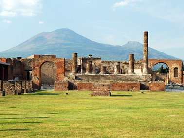 Tour Pompei - Ercolano - Vesuvio dal porto di Salerno - il Foro a Pompei