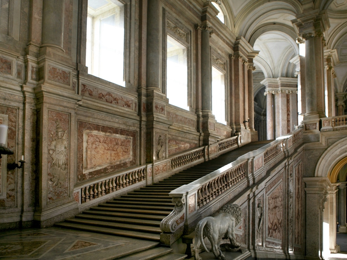 Tour del Palazzo reale di Caserta - Gli interni del Palazzo